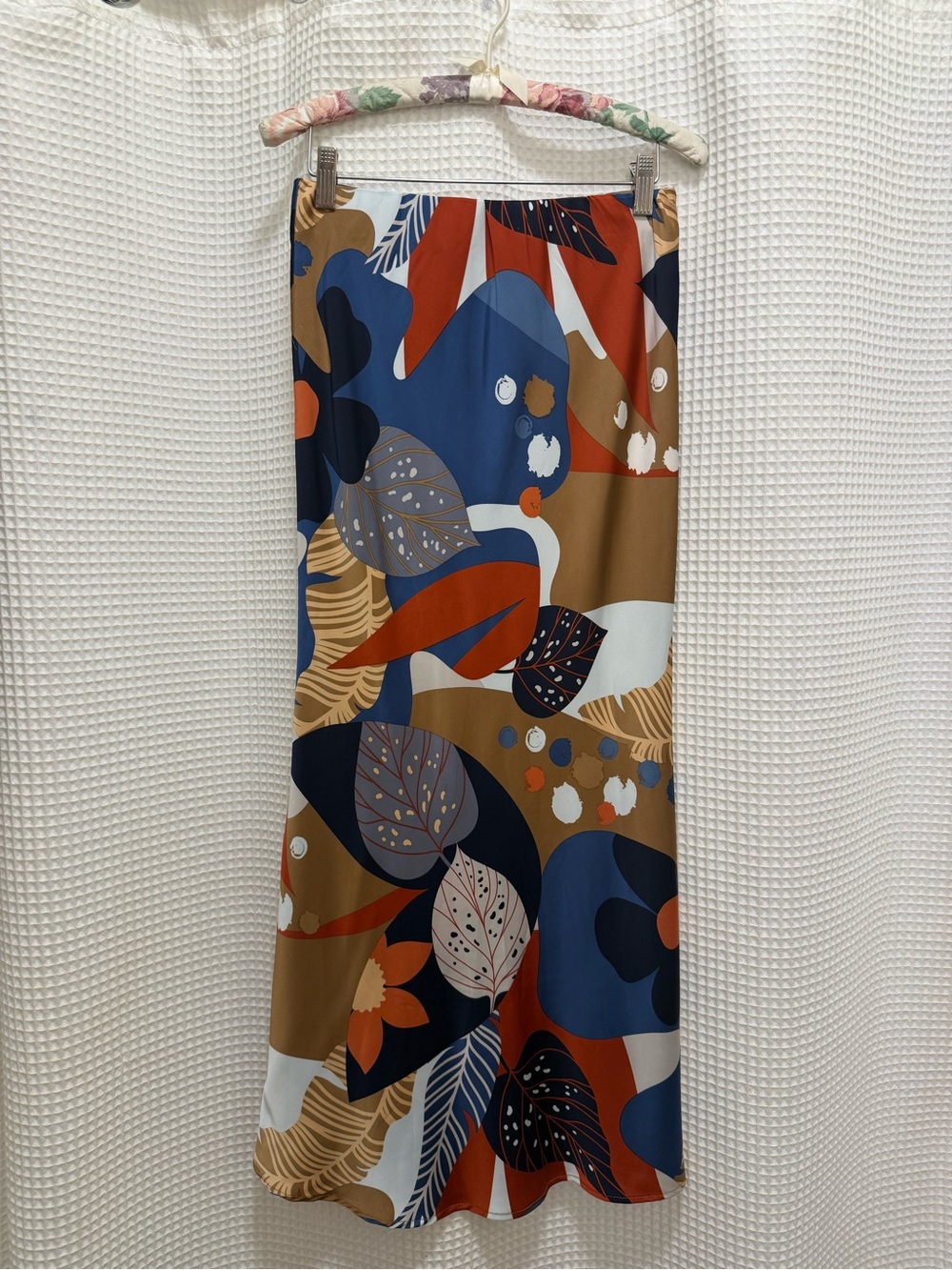 En Saison Abstract Leaf Print Midi Skirt in Blue, Rust & Camel size small